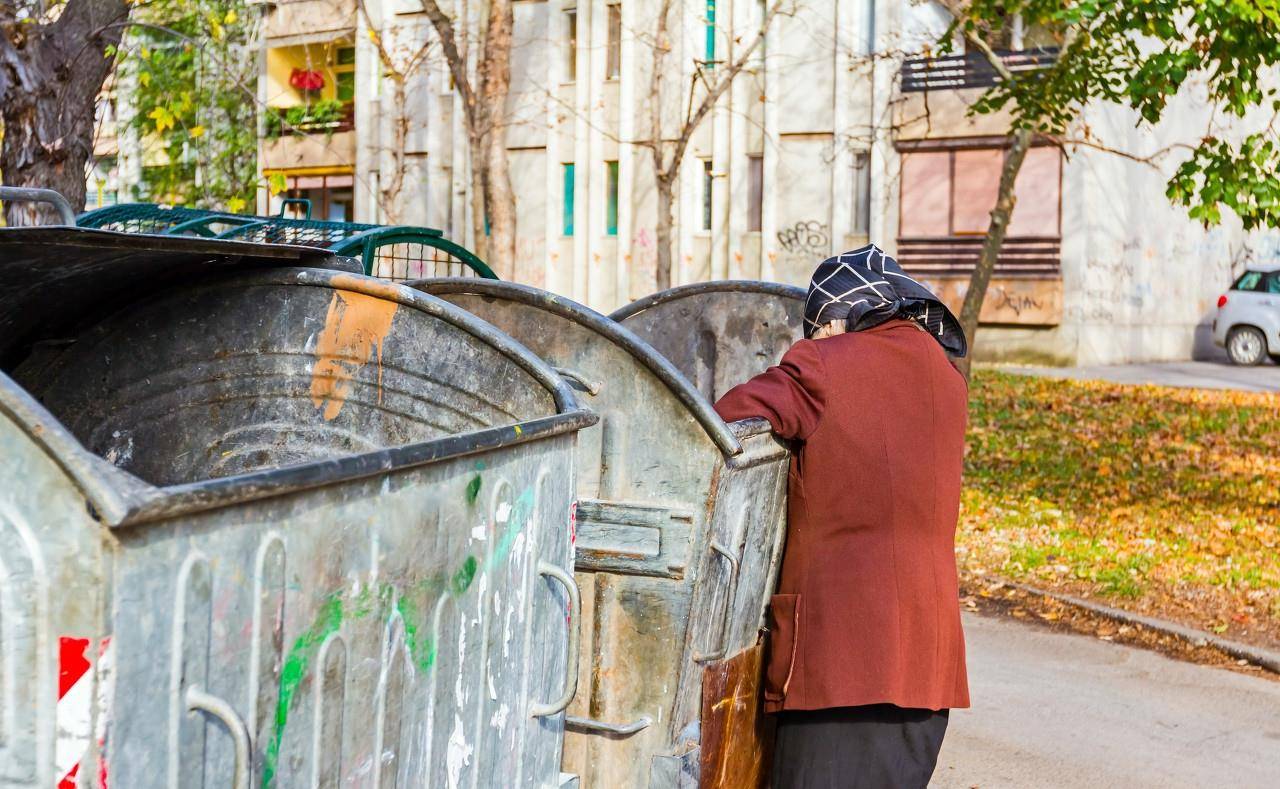苹果闹钟响英文版叫什么:妈最牵挂我，临终却不见我，窗下偷听才知儿时戏言竟成真